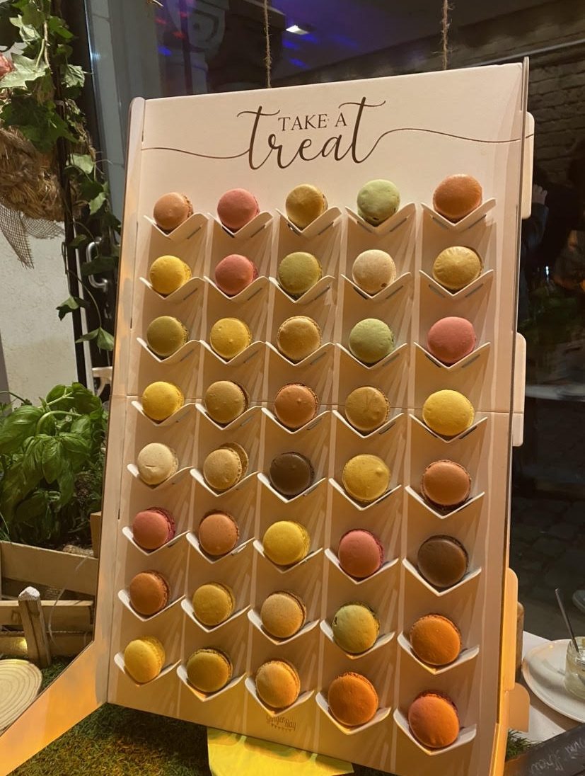 Présentoir à macarons faits maison