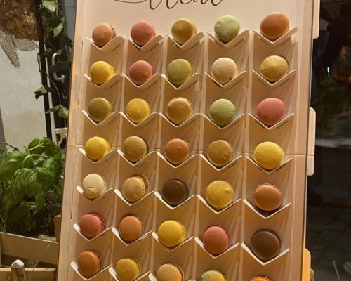 Présentoir à macarons faits maison